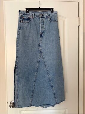 Levi’s icon long denim skirt, size W29